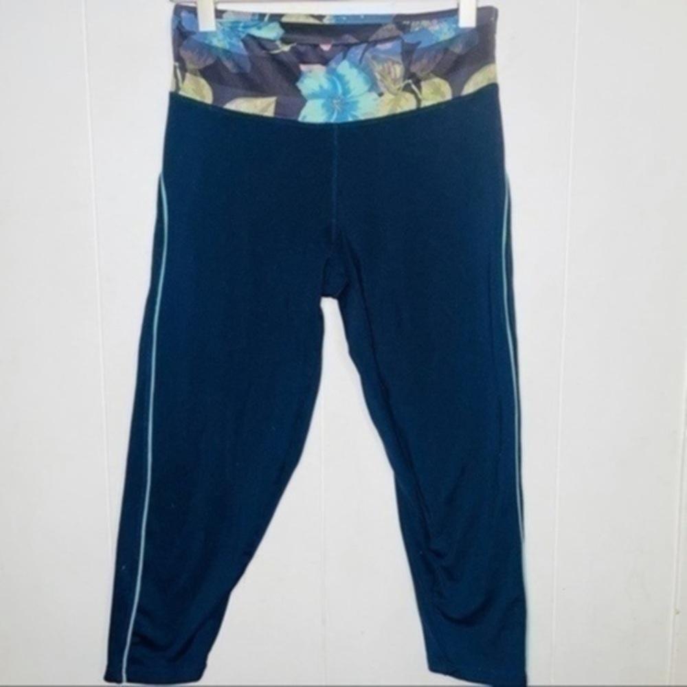 Jessica Simpson Medium Cropped Leggings